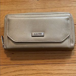 Kenneth Cole Reaction Zip Around Wallet